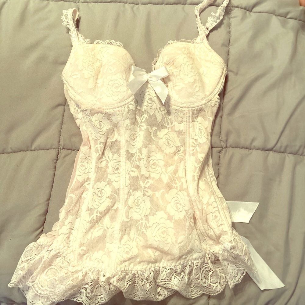 Women’s White Lacey Fitted Sexy Lingerie!